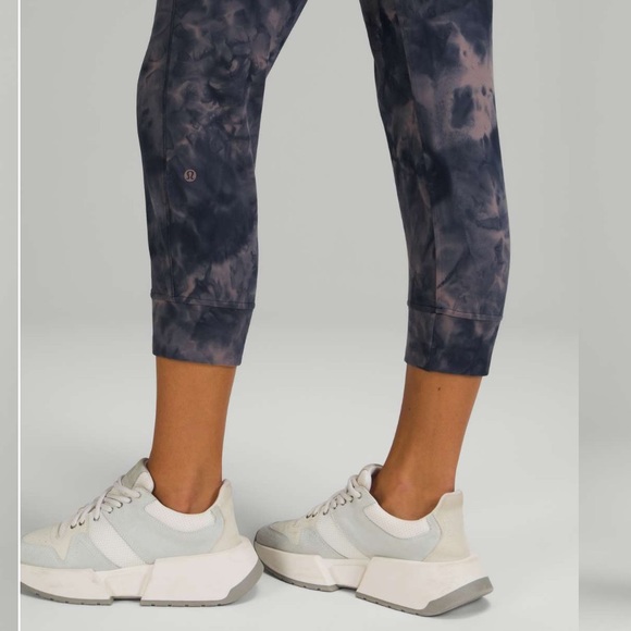Lululemon Ready to Rulu Jogger Crop. Size 6 - Picture 3 of 11